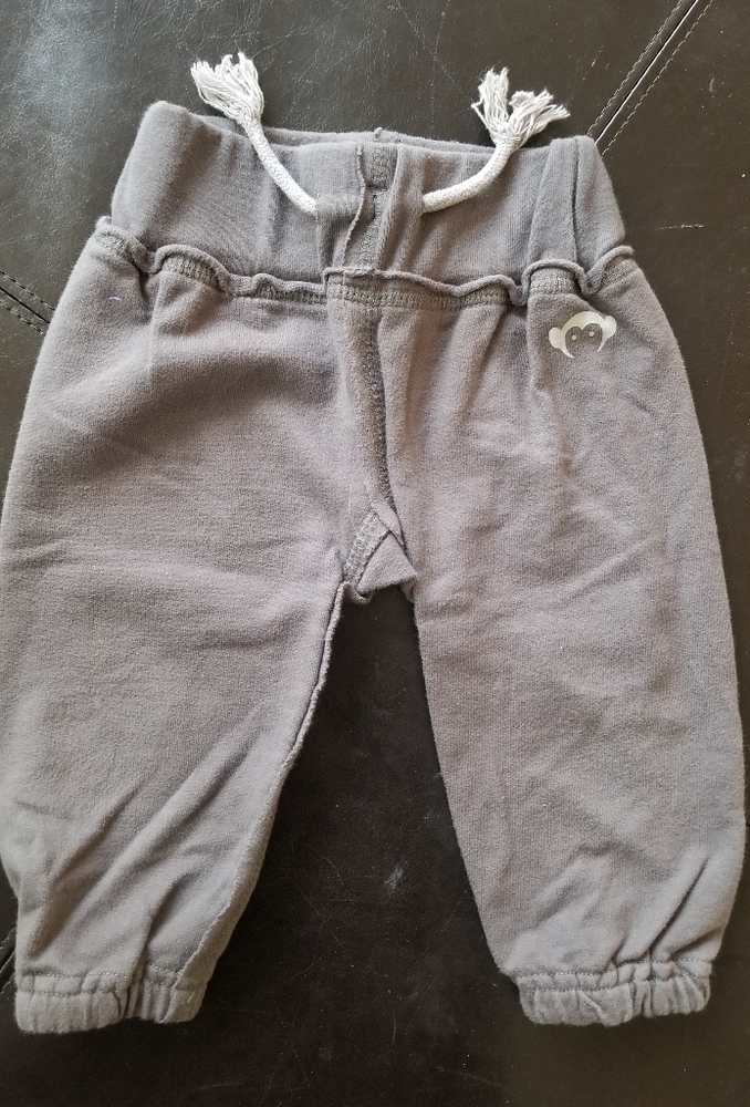 Gray baby sweatpants (6-12 months)